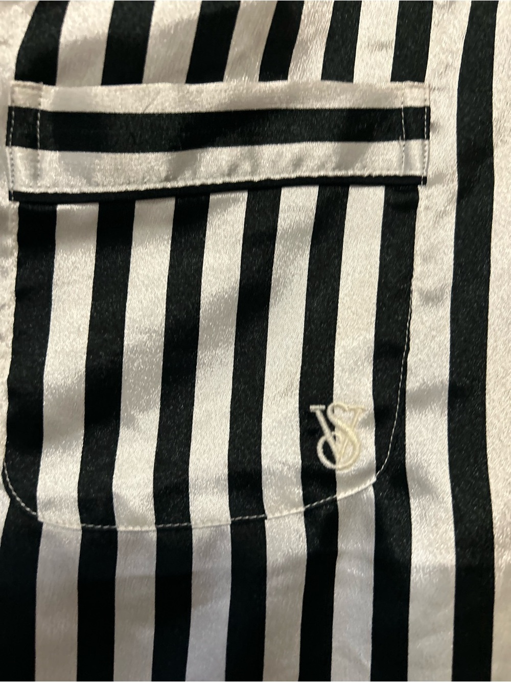 New!! 🥱💤🖤 Victoria's Secret Black & White Striped Satin Pajama Set 😴💤🖤 - Picture 11 of 15